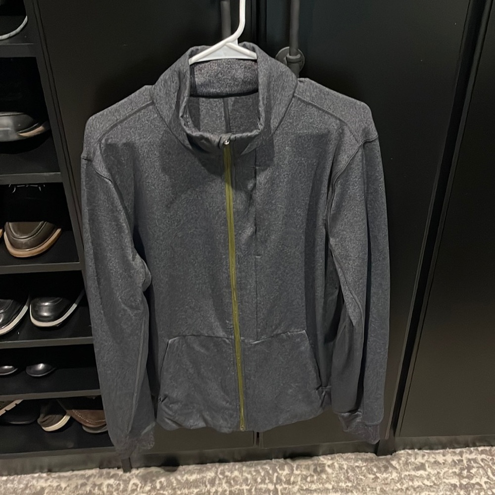 Mens size large lululemon zip up